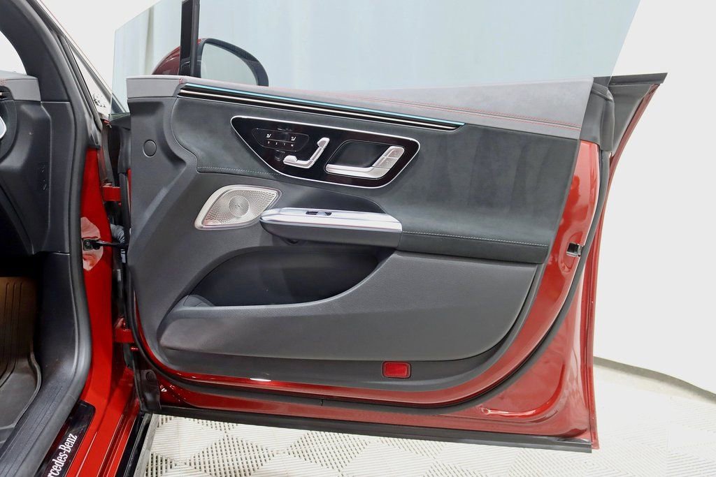 Used 2023 Mercedes-Benz EQE 500 4MATIC Sedan image 34