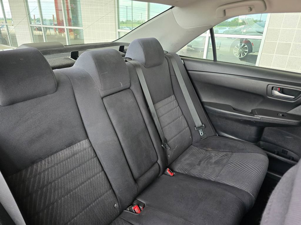 Used 2015 Toyota Camry LE image 17