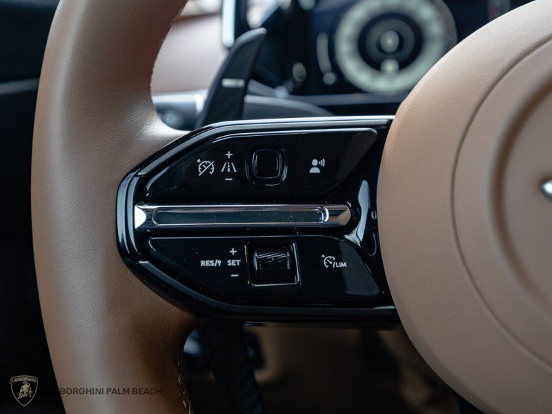 Used 2025 Aston Martin Vanquish image 21