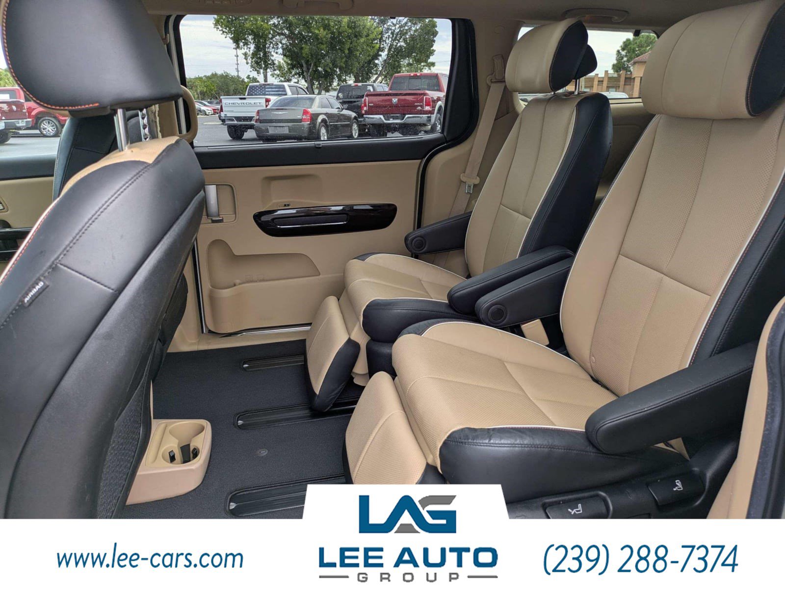 Used 2017 Kia Sedona SX Limited w/ Option Group 030 FWD image 12