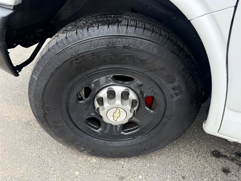 Used 2011 Chevrolet Express 2500 image 28