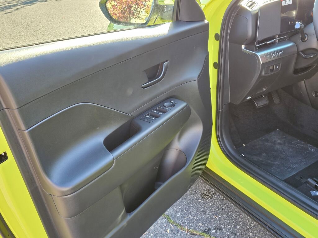 New 2026 Hyundai Kona SE image 17