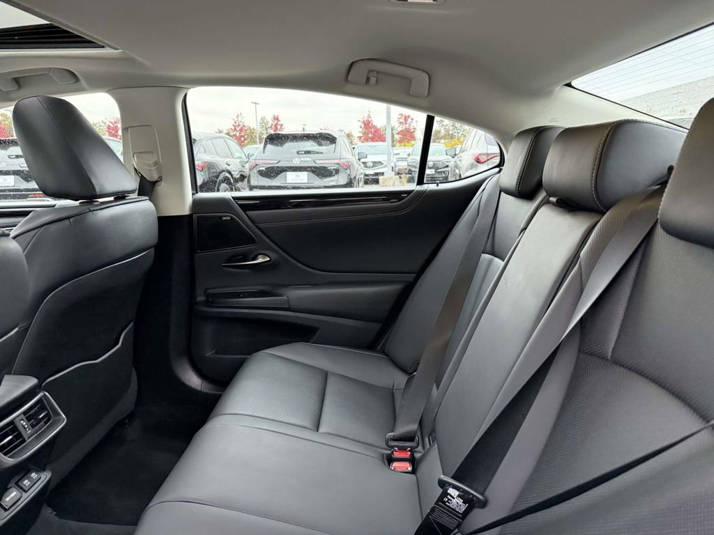 Used 2021 Lexus ES 300h w/ Premium Package image 18