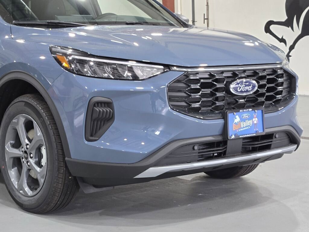 New 2025 Ford Escape ST-Line w/ Tech Pack #1 image 2