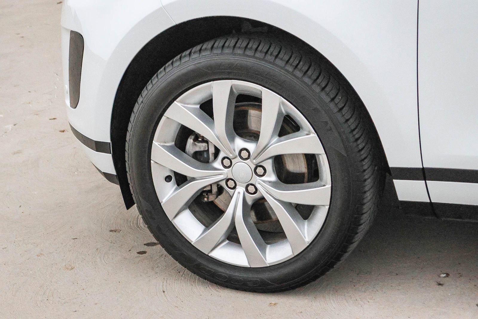 Certified 2023 Land Rover Range Rover Evoque SE image 9