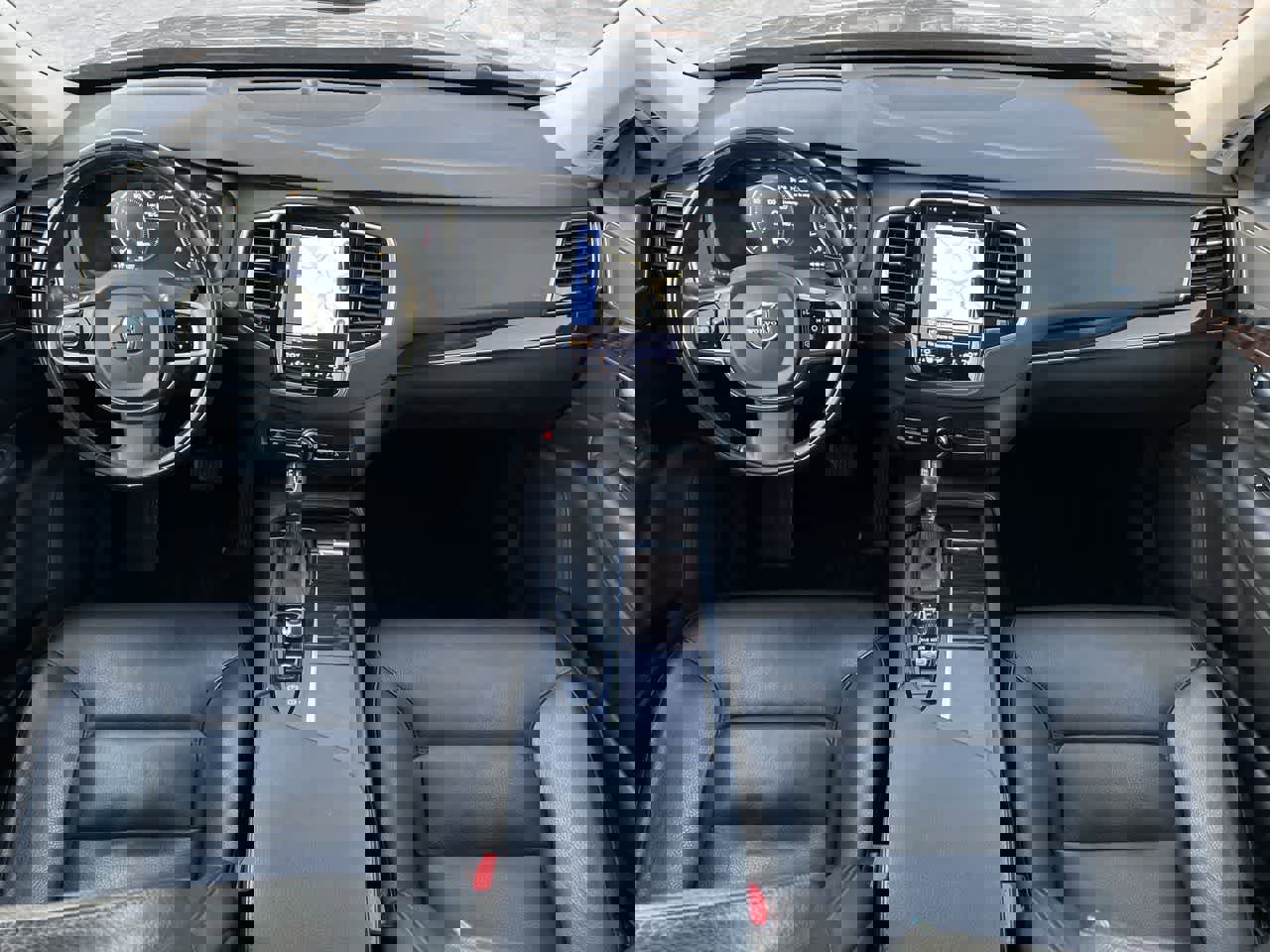 Used 2017 Volvo XC90 T6 Momentum w/ Vision Package image 27