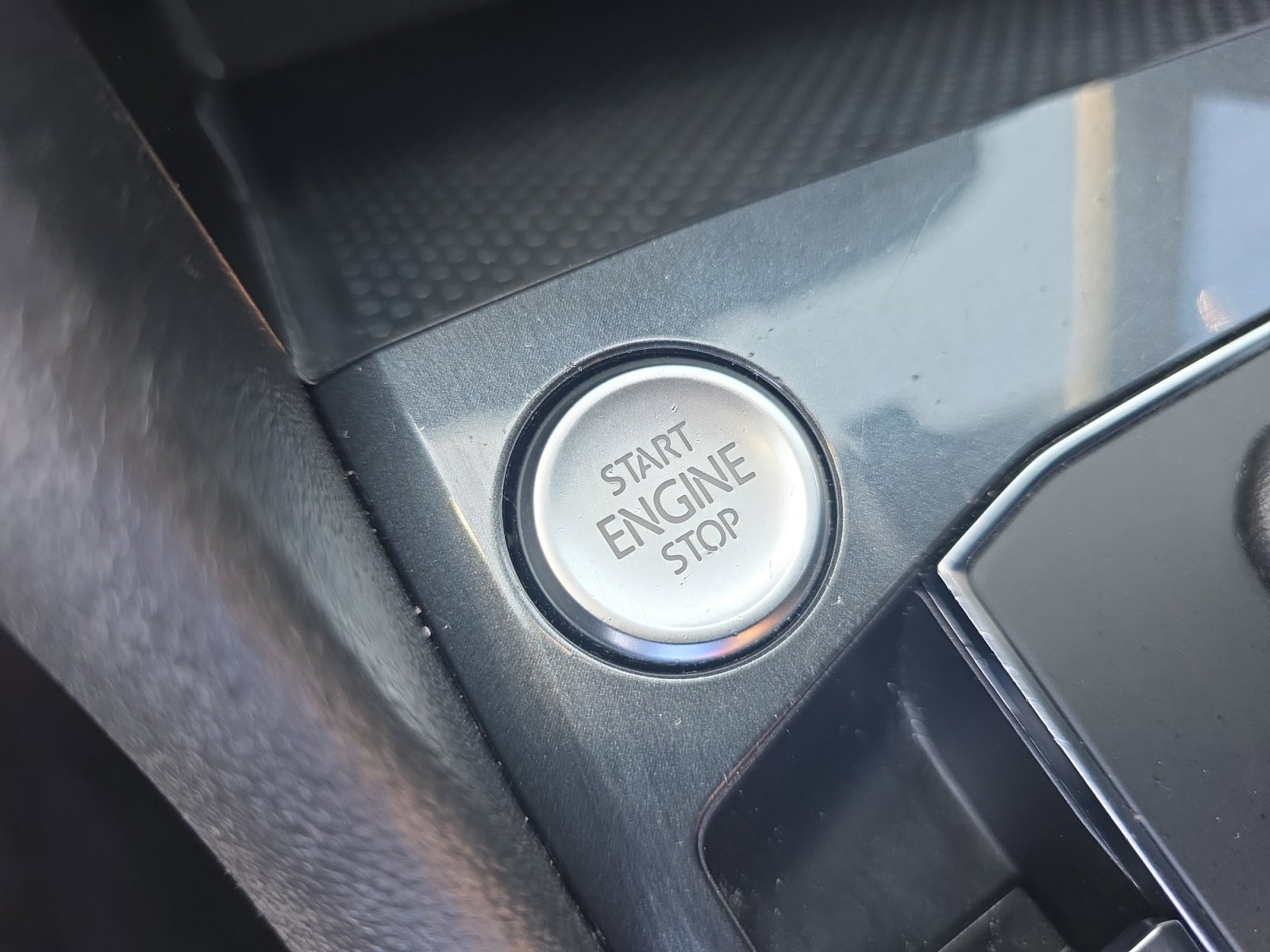 Used 2019 Volkswagen Tiguan SEL Premium R-Line FWD image 30