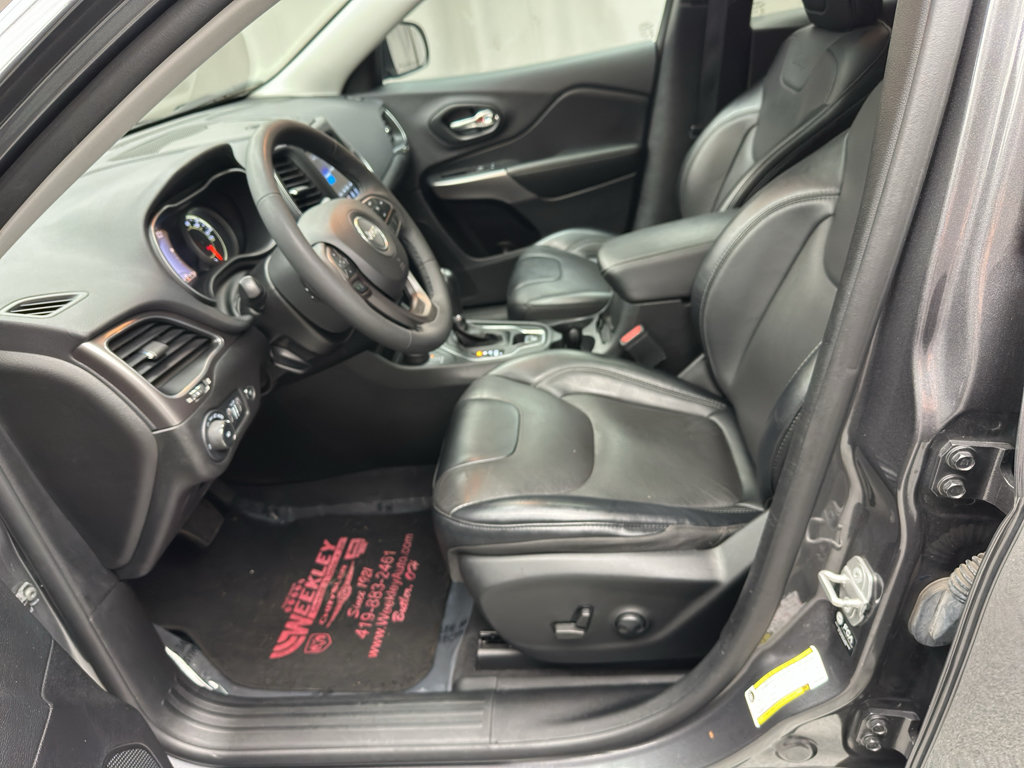 Used 2022 Jeep Cherokee Latitude Lux w/ Sun & Sound Group AWD/4WD image 9
