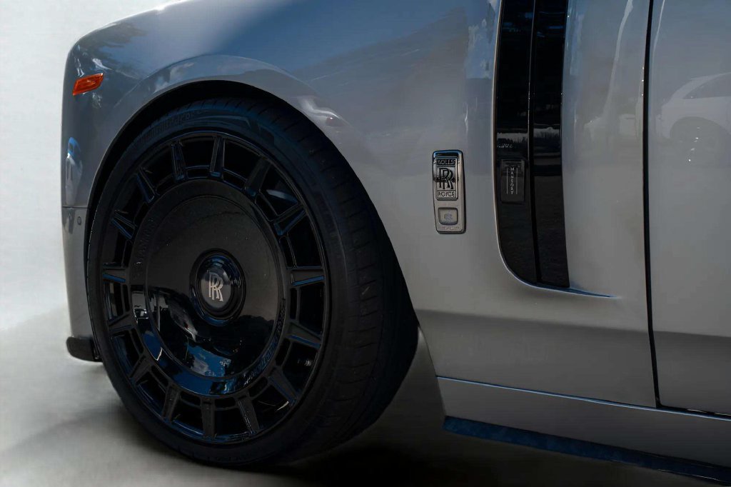 Used 2024 Rolls-Royce Phantom Sedan RWD image 18