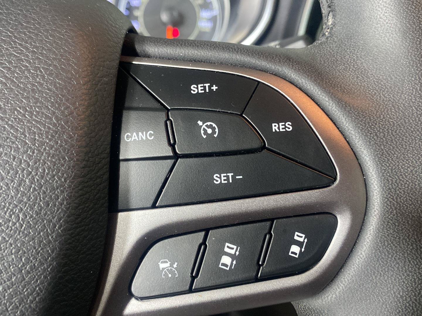 Used 2022 Jeep Cherokee Limited AWD/4WD image 18