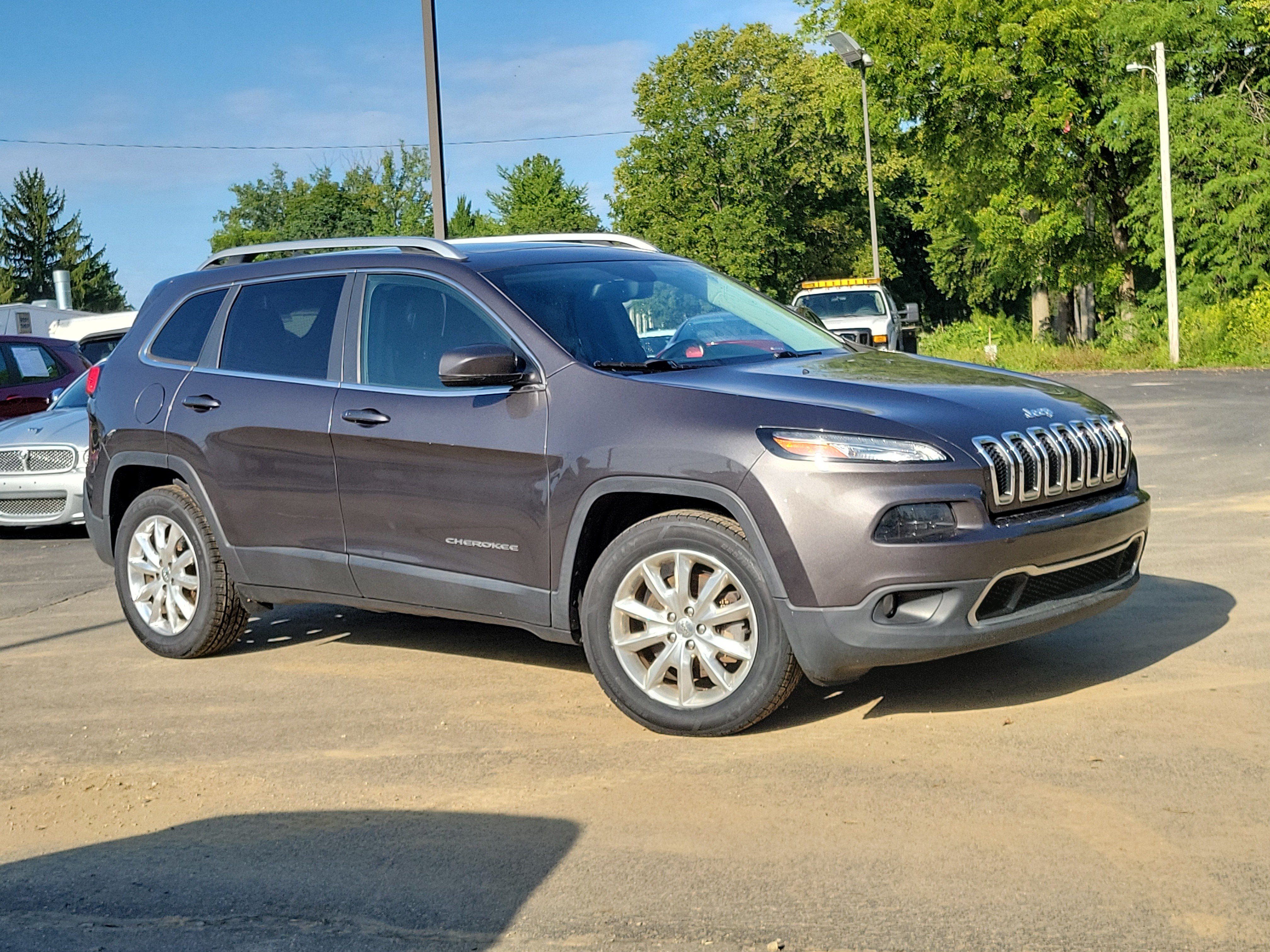 Used 2017 Jeep Cherokee Limited AWD/4WD image 31
