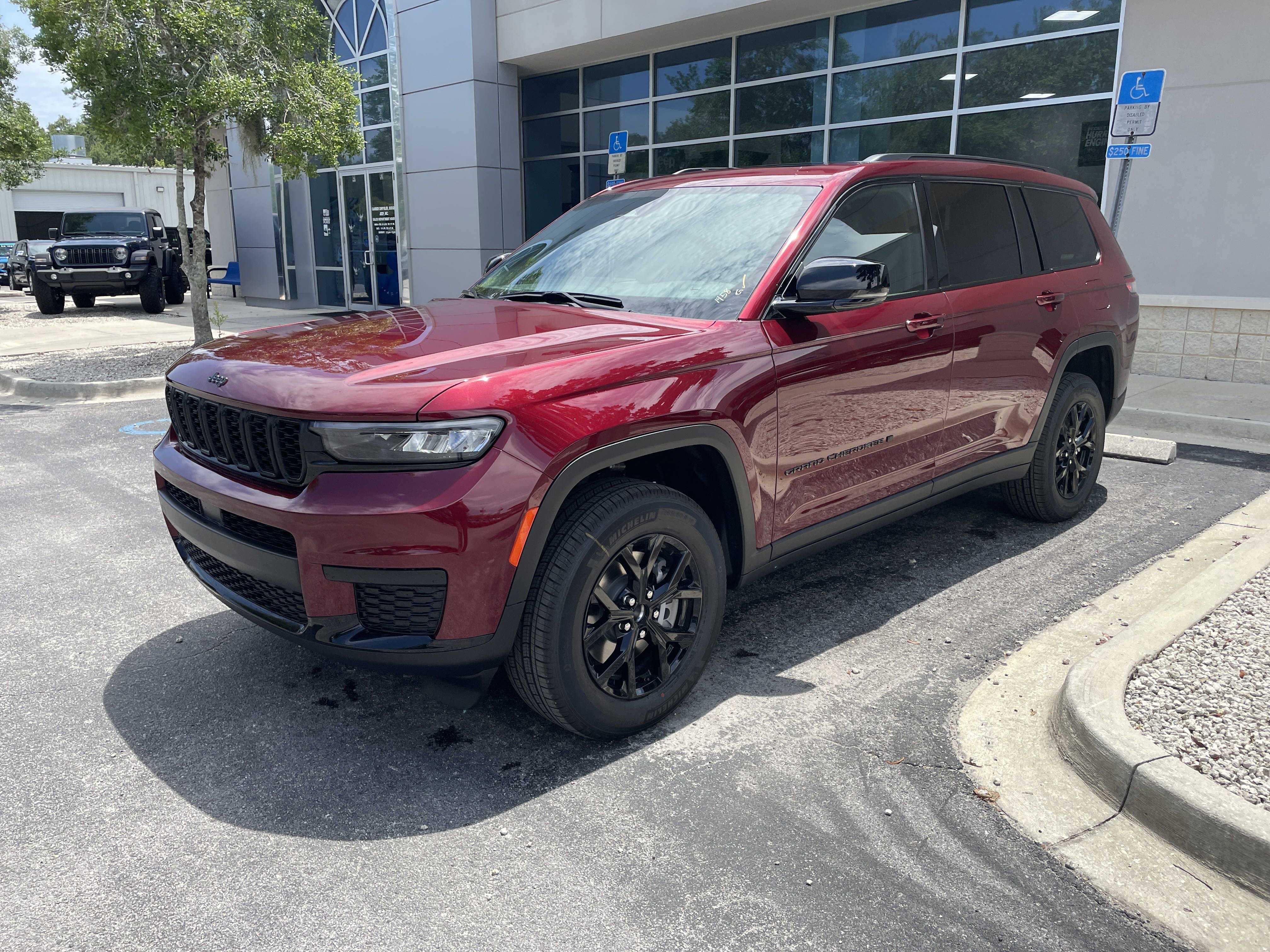 New 2025 Jeep Grand Cherokee L Altitude image 3