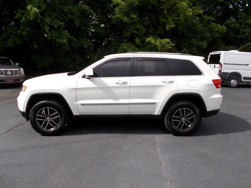 Used 2012 Jeep Grand Cherokee Laredo w/ Laredo E Group image 3