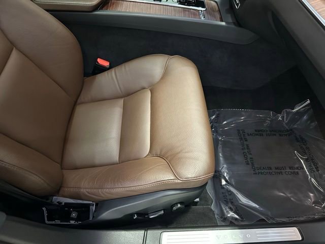 Used 2023 Volvo V60 B5 Cross Country Plus image 41