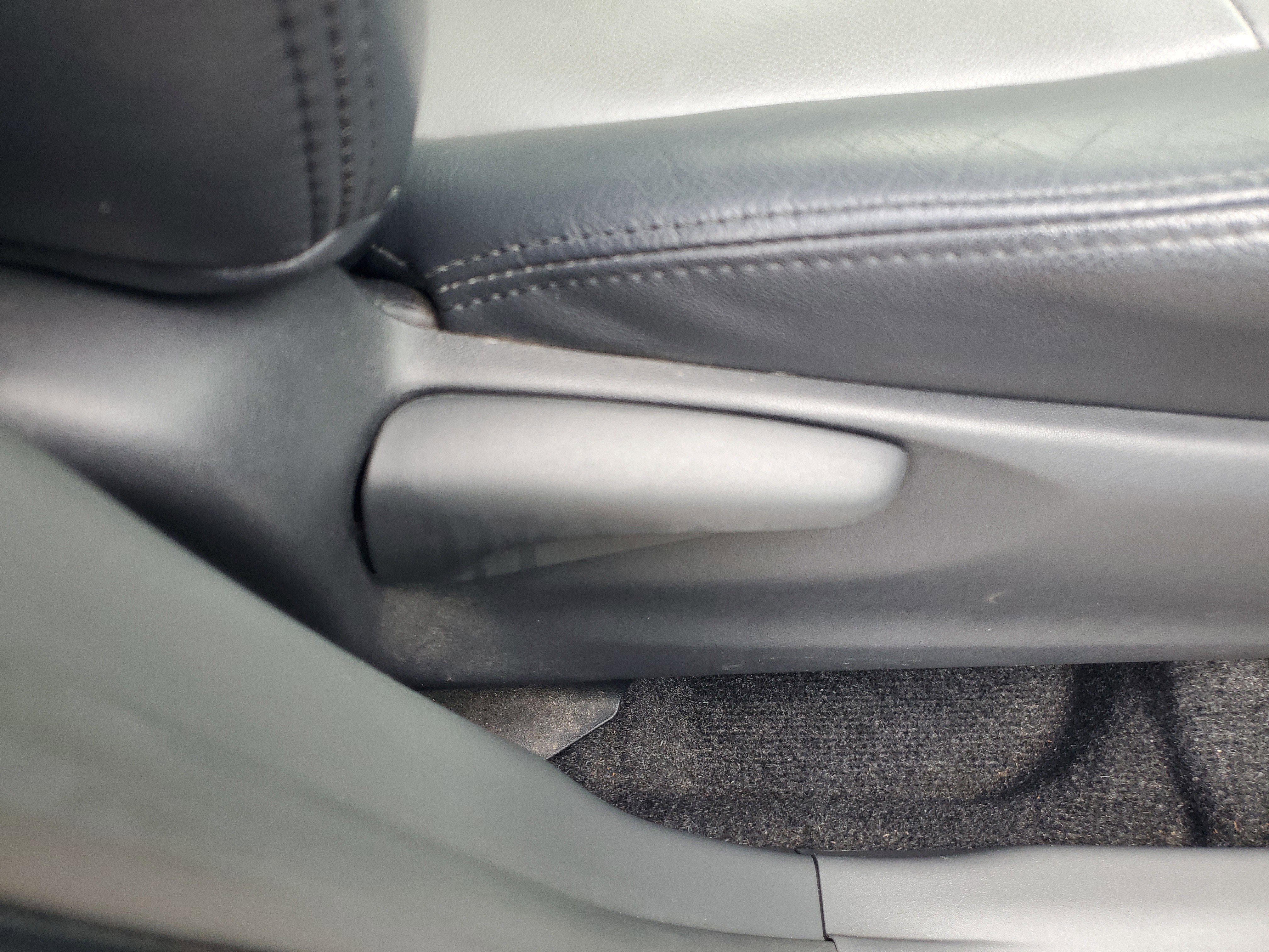Used 2014 Toyota Prius V Two image 9