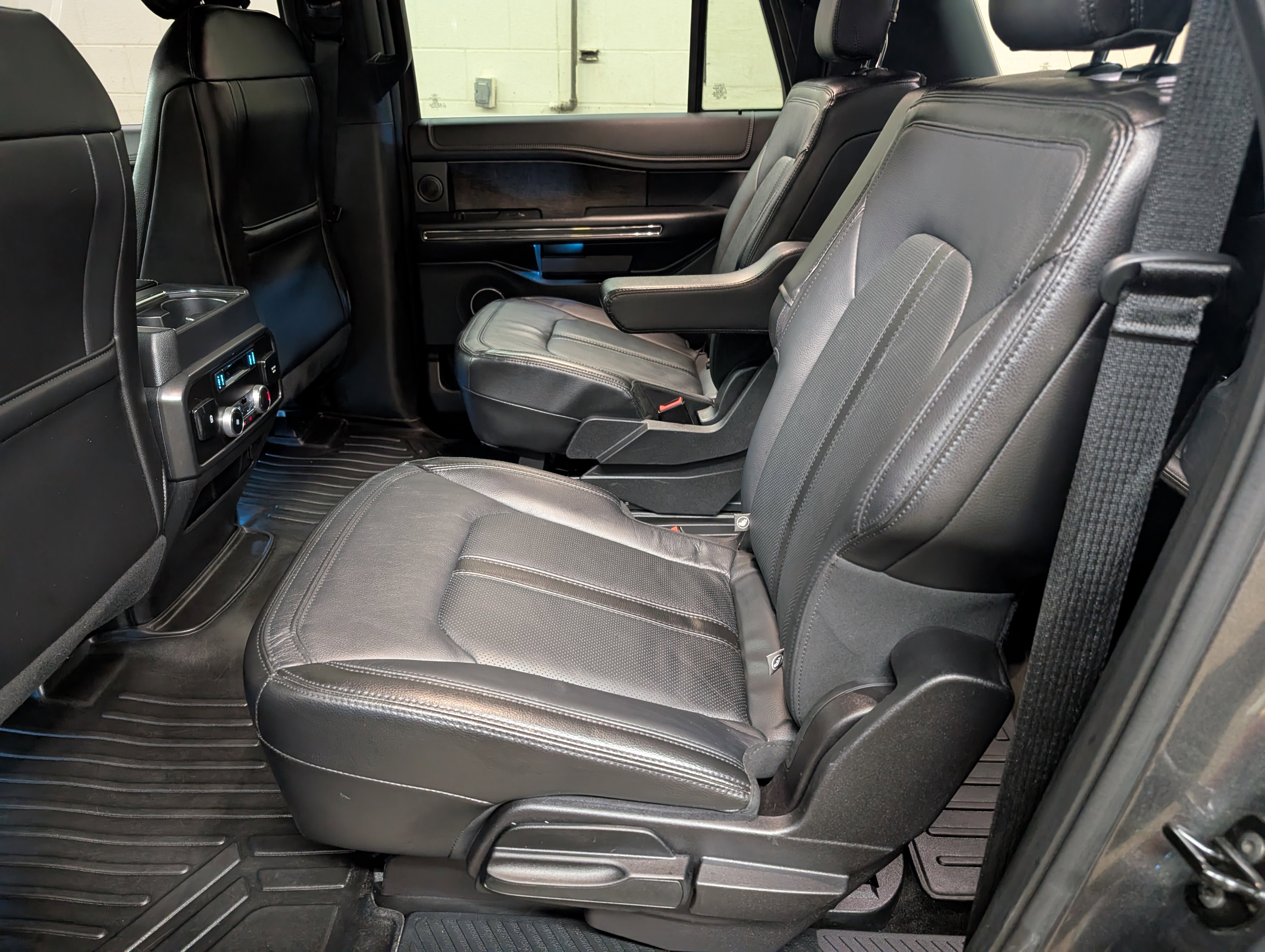 Used 2020 Ford Expedition Max Limited w/ Equipment Group 301A AWD/4WD image 8