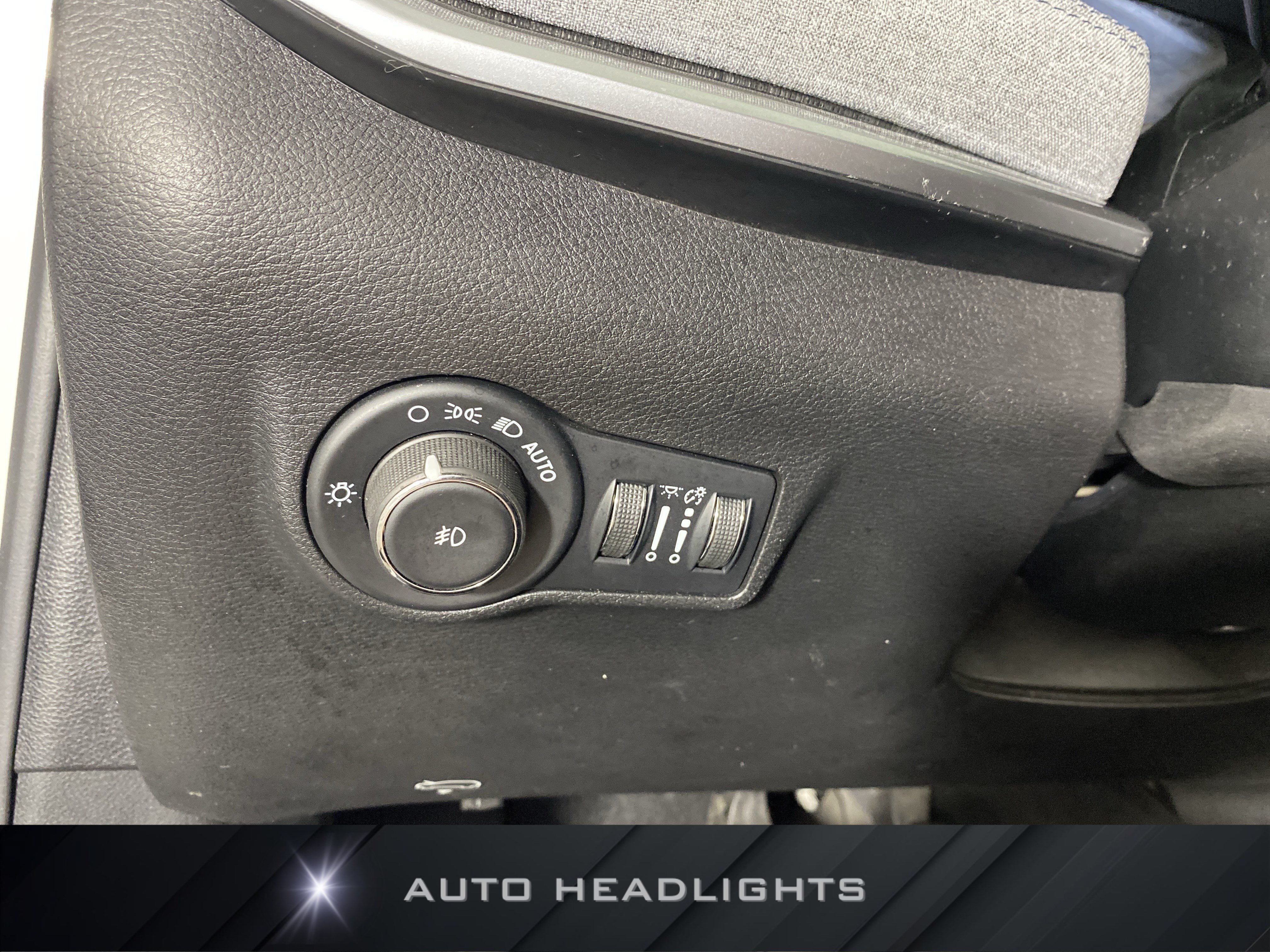 Used 2025 Jeep Compass Latitude AWD/4WD image 24