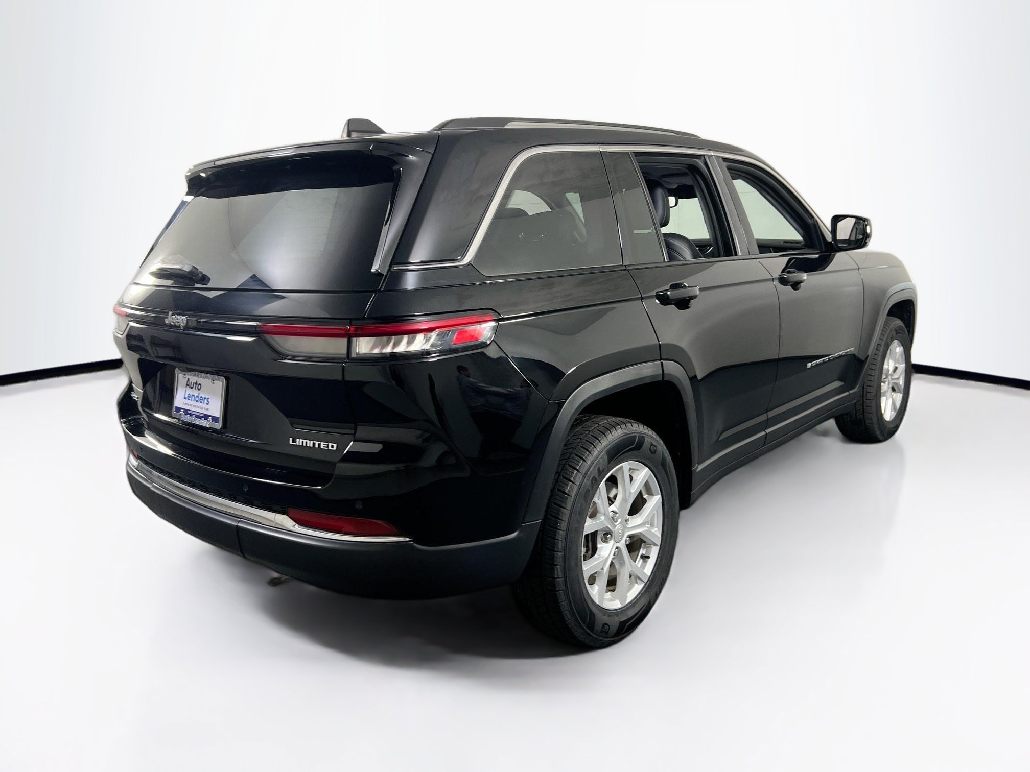 Used 2023 Jeep Grand Cherokee Limited AWD/4WD image 5