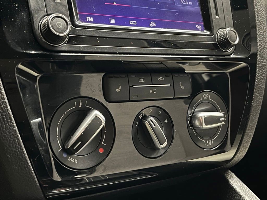 Used 2017 Volkswagen Jetta Sport image 9