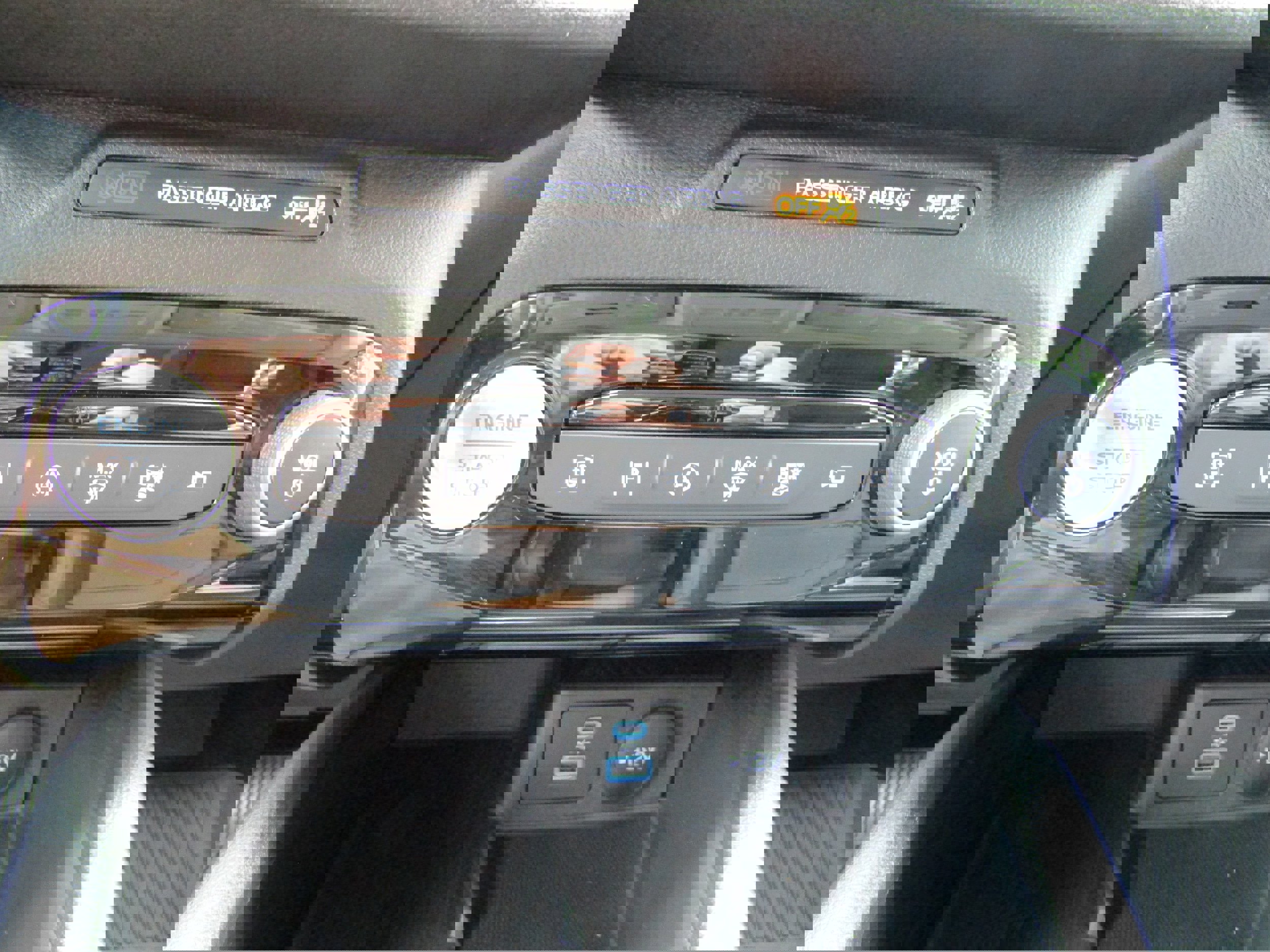 Certified 2023 Ford Escape Platinum image 28