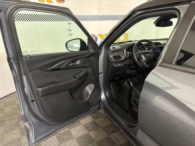 Used 2021 Chevrolet TrailBlazer RS w/ Sun and Liftgate Package FWD image 10
