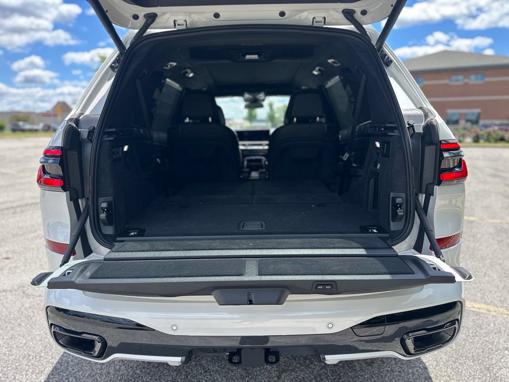 New 2026 BMW X7 xDrive40i w/ M Sport Package AWD/4WD image 24