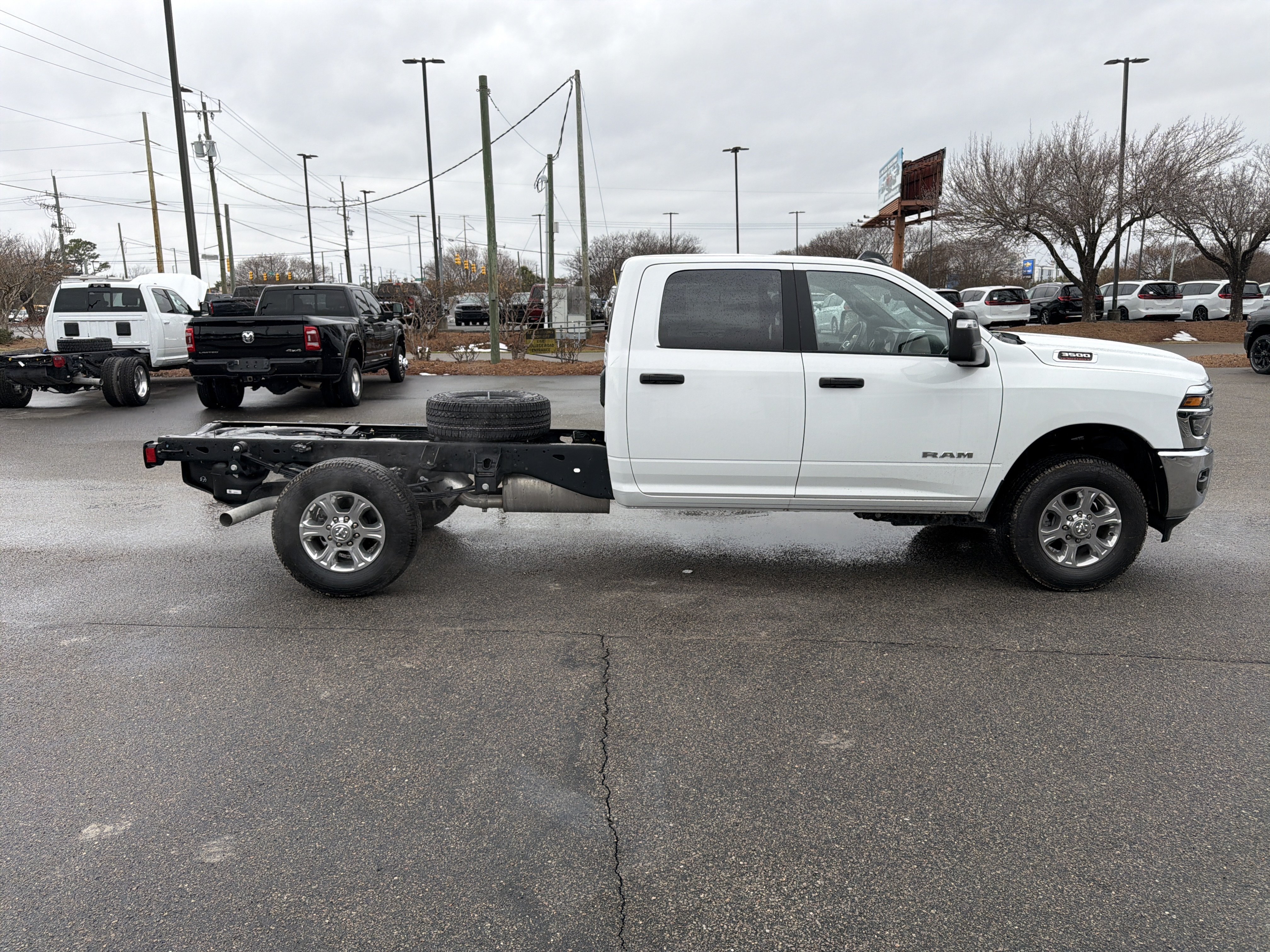 Used 2025 RAM 3500 Big Horn AWD/4WD image 9
