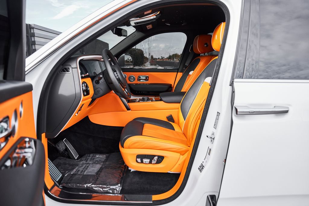 Used 2025 Rolls-Royce Cullinan AWD/4WD image 43
