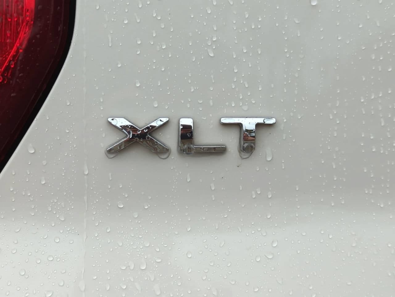 Used 2017 Ford Explorer XLT w/ Equipment Group 202A FWD image 5