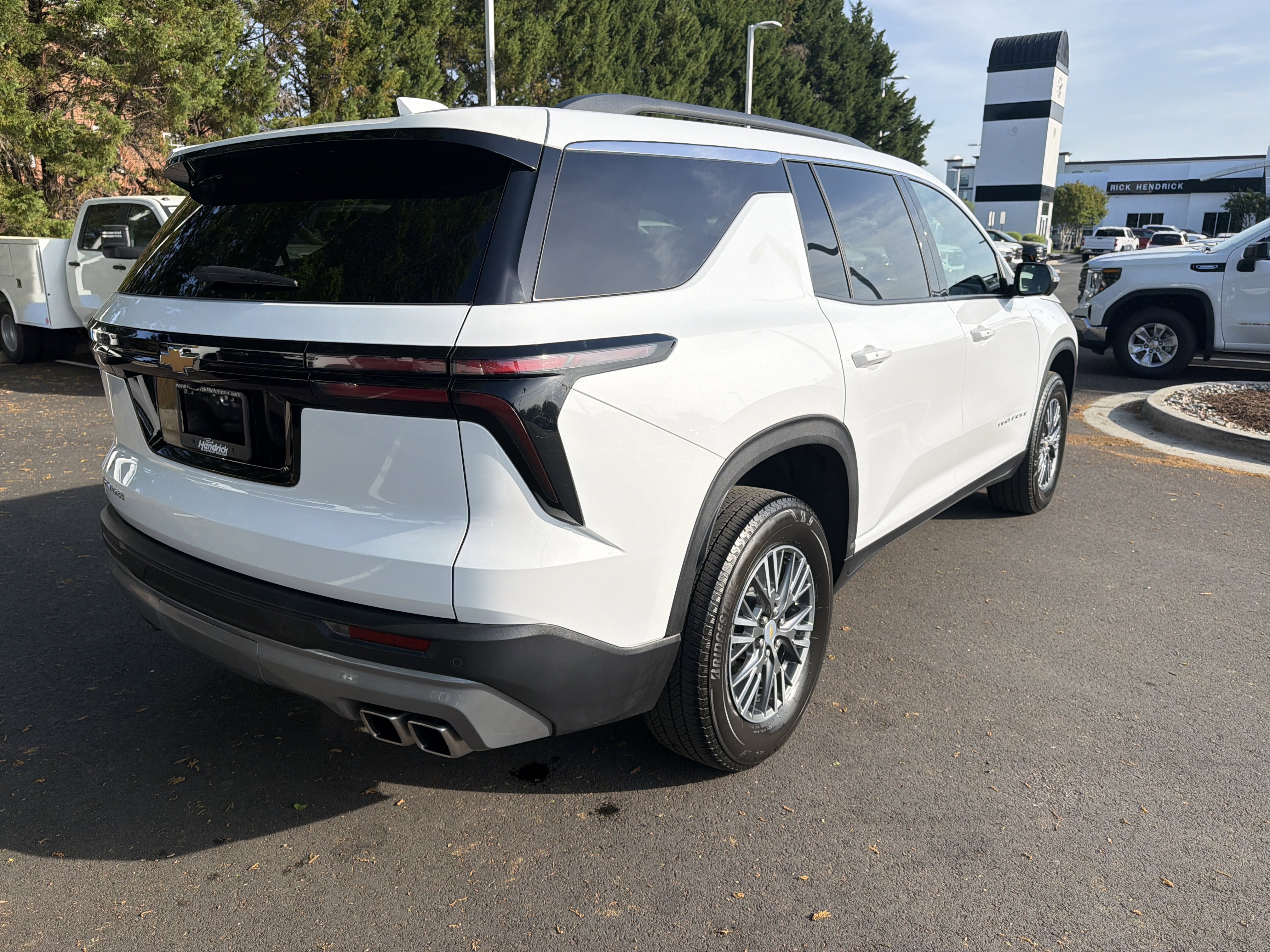 Used 2025 Chevrolet Traverse LT w/ Driver Confidence Package image 10