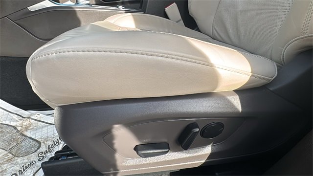 Certified 2023 Ford Explorer Platinum w/ Class IV Trailer Tow Package image 8