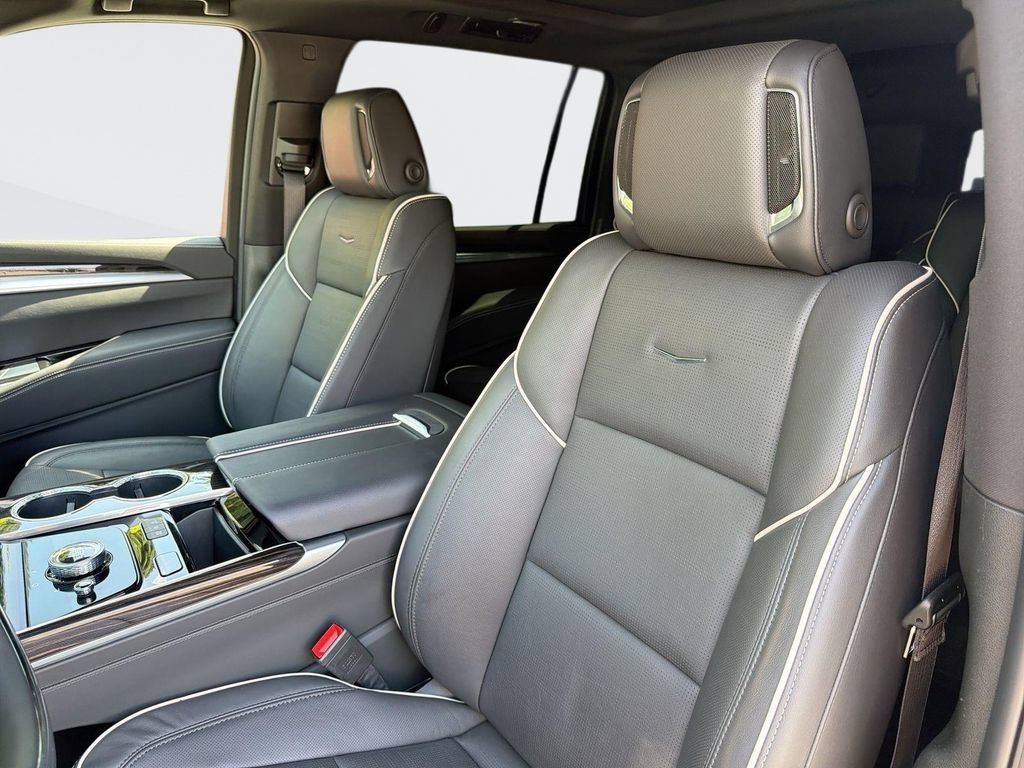 Certified 2026 Cadillac Escalade ESV Luxury RWD image 24