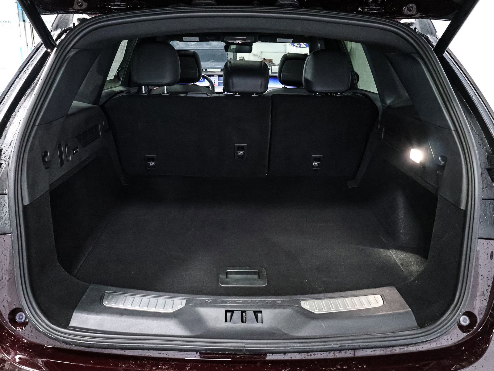 Used 2025 Lincoln Nautilus Reserve w/ Jet Appearance Package image 17