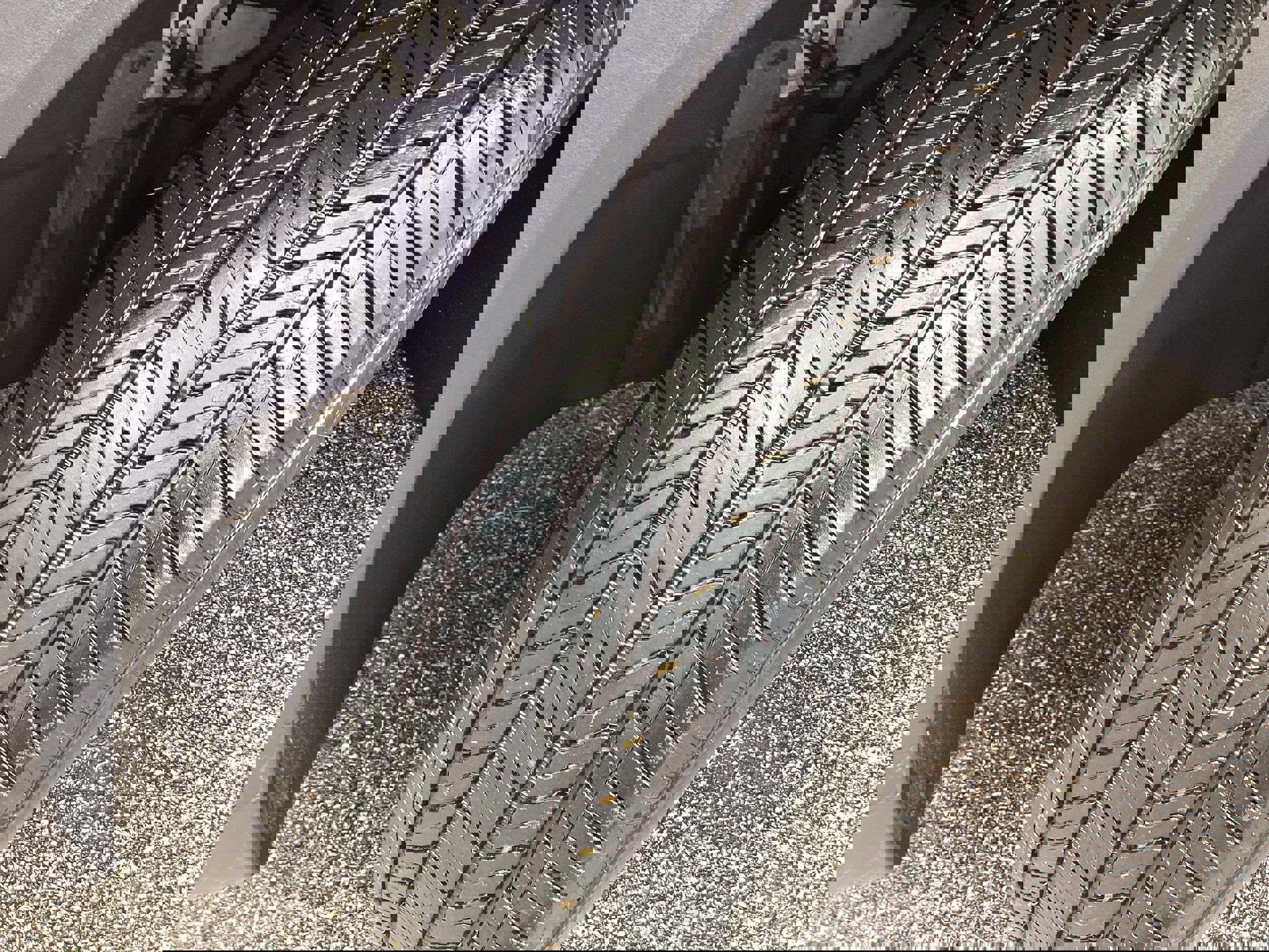 Used 2025 Chevrolet Traverse LT image 10