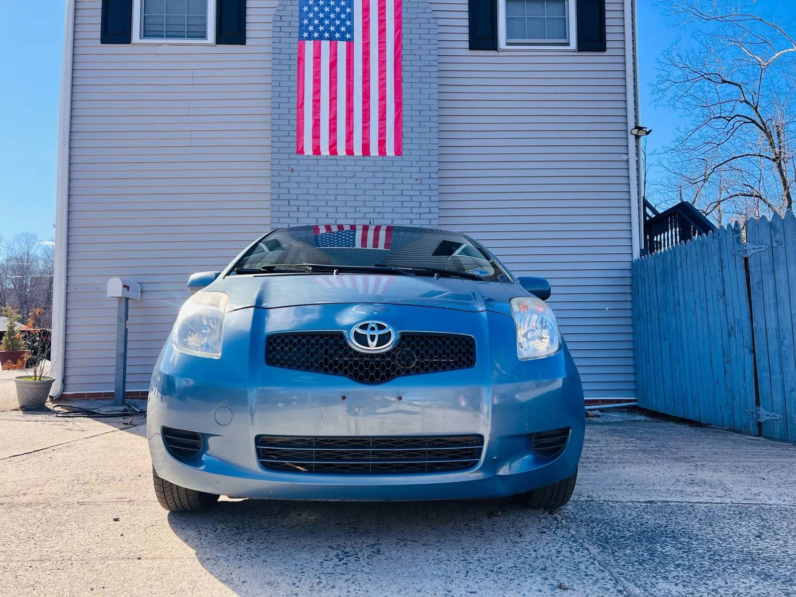 Used 2008 Toyota Yaris 2-Door Hatchback image 4