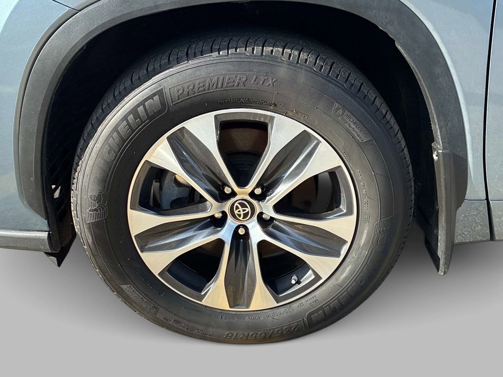 Used 2024 Toyota Highlander XLE image 24