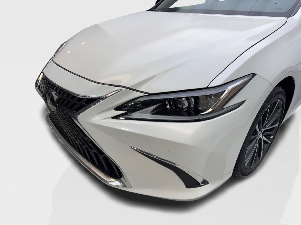 Used 2025 Lexus ES 300h w/ Premium Package FWD image 18