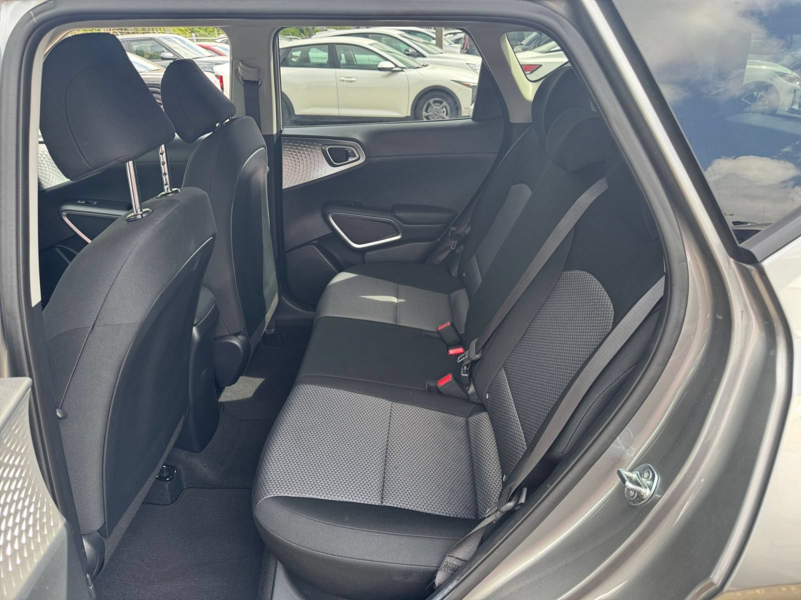 Used 2025 Kia Soul LX w/ LX Technology Package FWD image 23