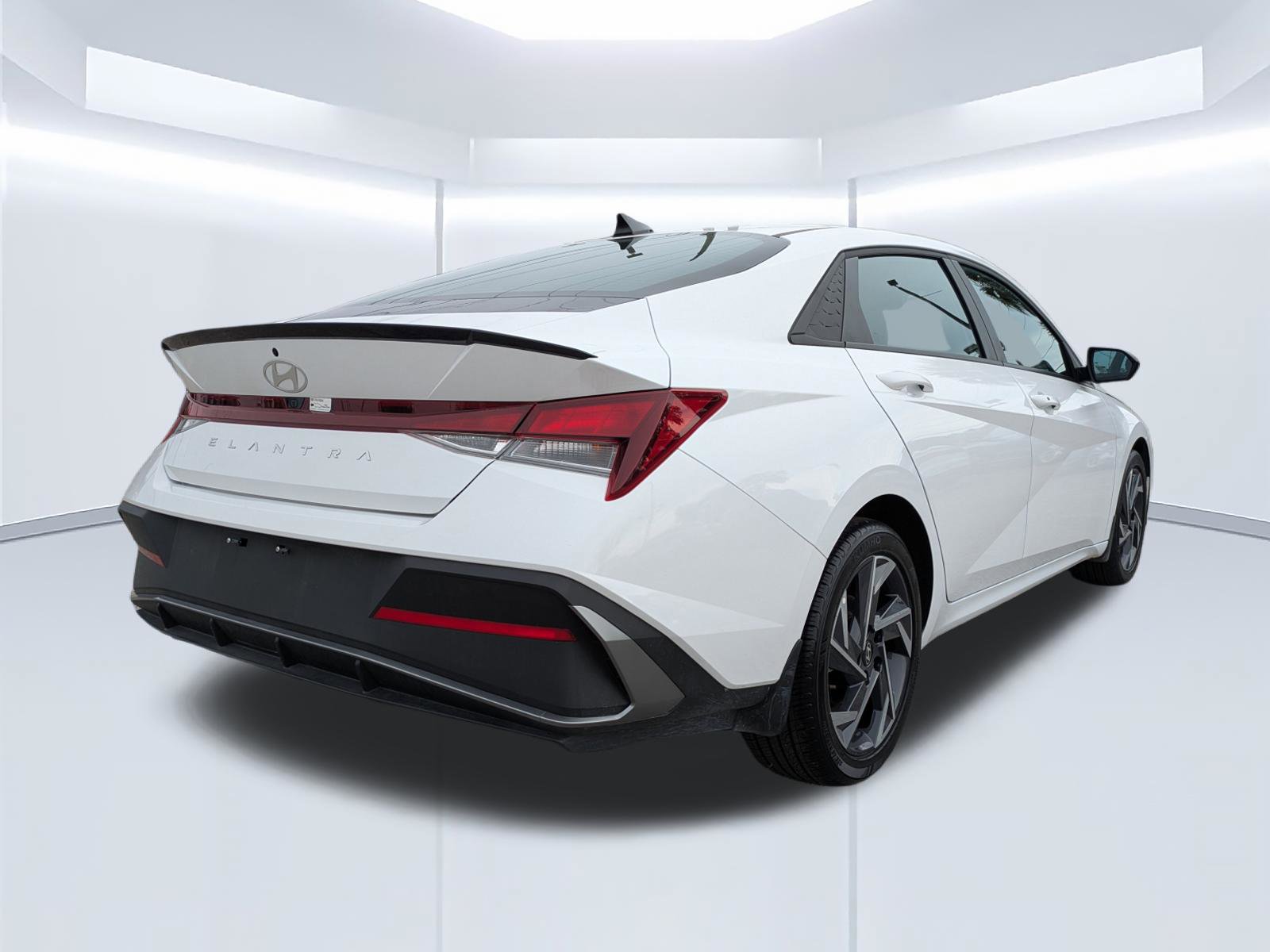 Certified 2025 Hyundai Elantra Sport image 4