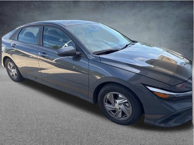 Used 2024 Hyundai Elantra SE FWD image 10