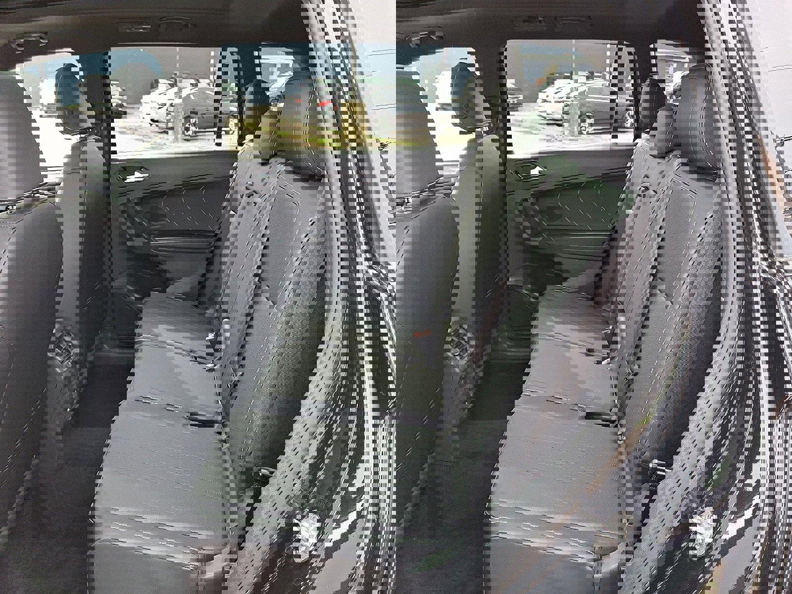 Used 2022 Volkswagen Tiguan SE R-Line image 10