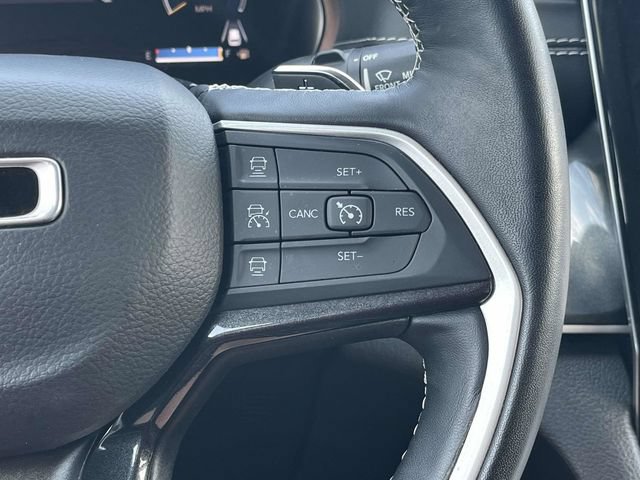 Used 2022 Jeep Grand Cherokee L Laredo w/ Luxury Tech Group I AWD/4WD image 29