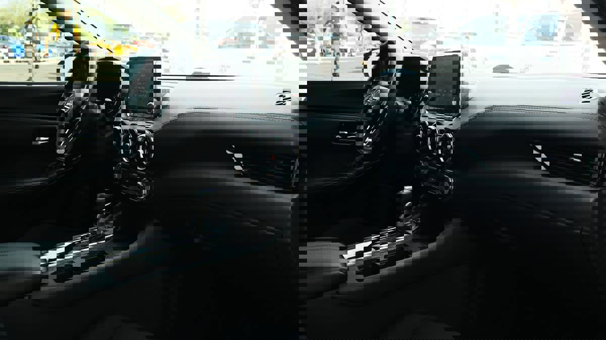 Used 2024 Nissan Sentra SV image 35