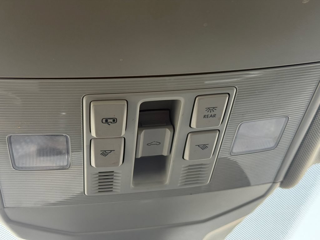 Used 2025 Volkswagen Jetta SE FWD image 18