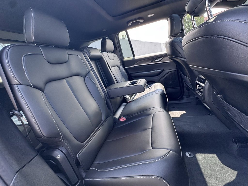 New 2025 Jeep Grand Cherokee Limited w/ Black Appearance Package image 20