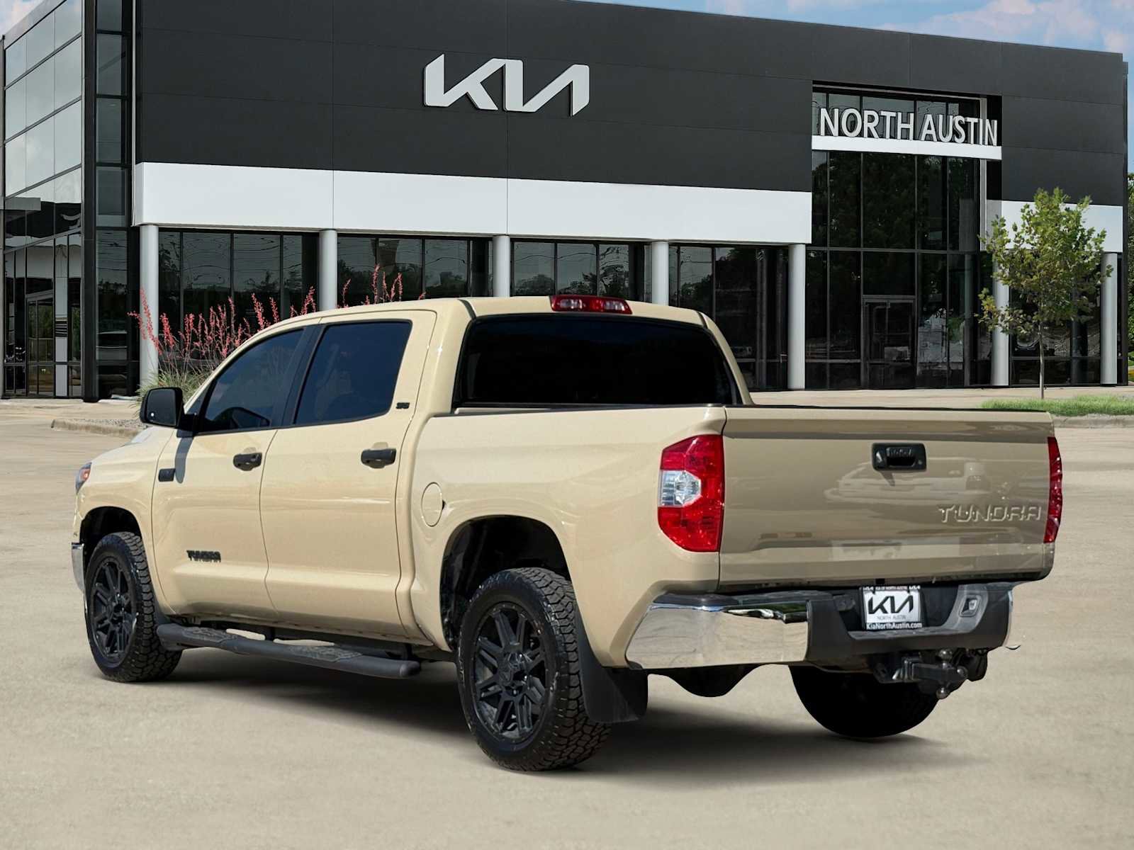 Used 2019 Toyota Tundra SR5 w/ SR5 Upgrade Package image 9