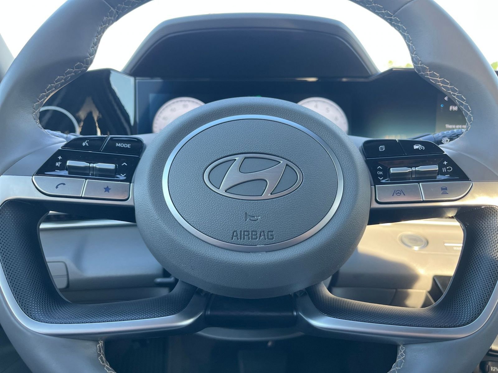 Used 2025 Hyundai Elantra SEL FWD image 28