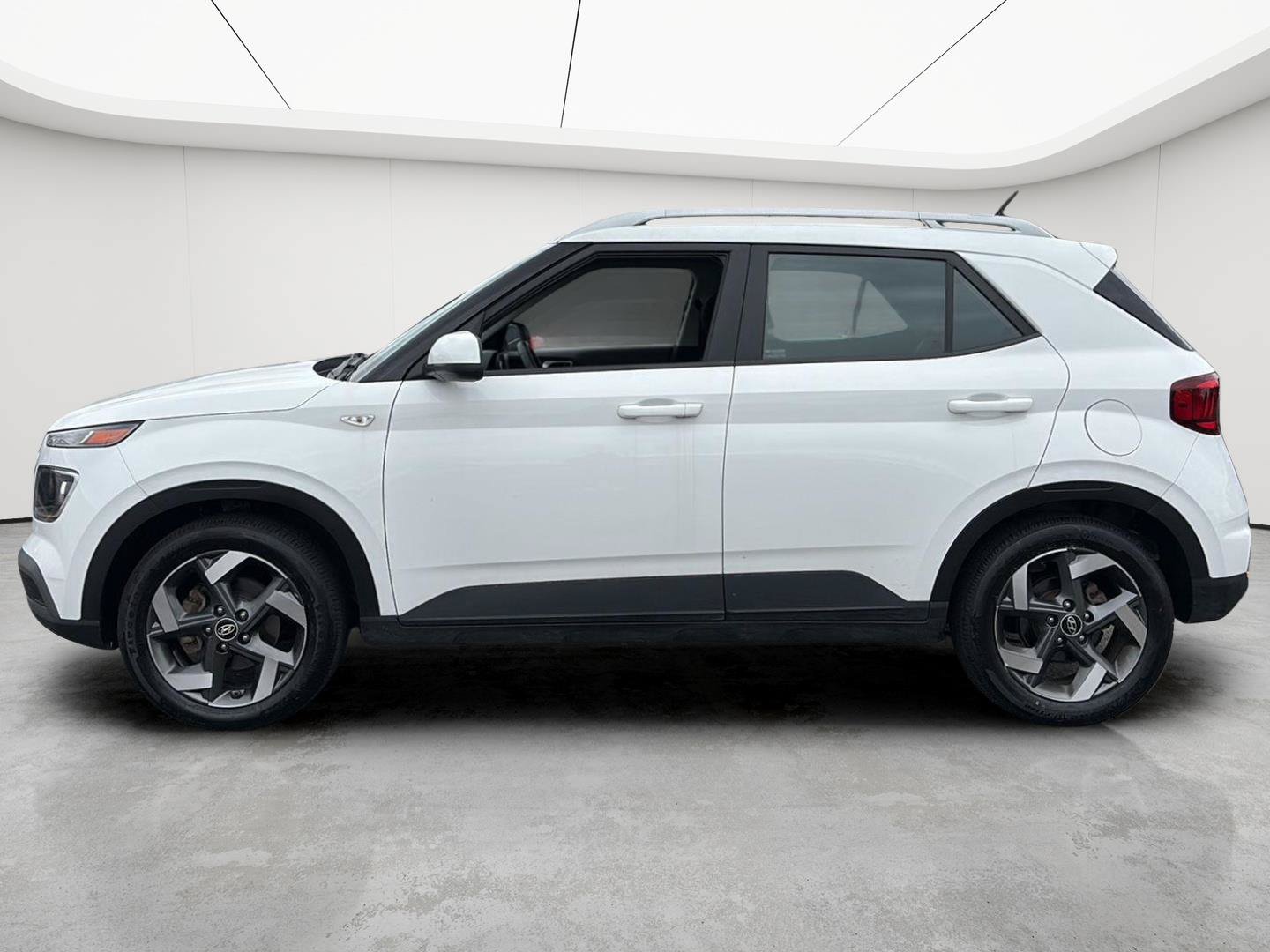 Used 2023 Hyundai Venue SEL w/ Cargo Package FWD image 8