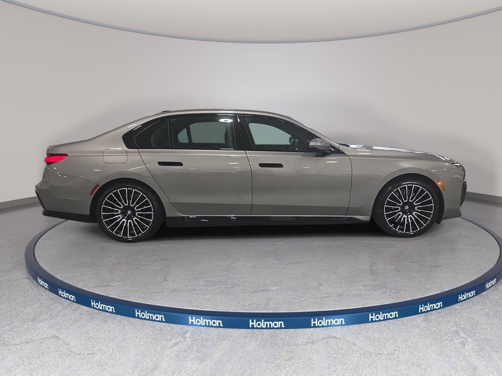 Used 2025 BMW i7 eDrive50 w/ M Sport Package image 4