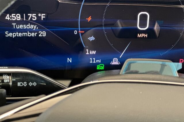 New 2027 Cadillac Optiq Luxury w/ LPO, Floor Liner Package AWD/4WD image 27